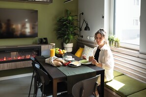 Design House, 4 Bedrooms | In-room dining