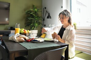 Design House, 4 Bedrooms | In-room dining