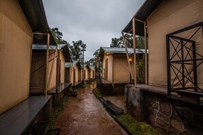 Vista frontal de la propiedad