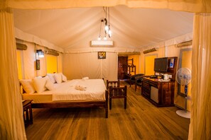 Luxury Tent | Minibar, in-room safe, blackout drapes, free WiFi