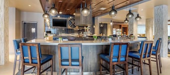 米瓦奇市中心坎布里亚酒店