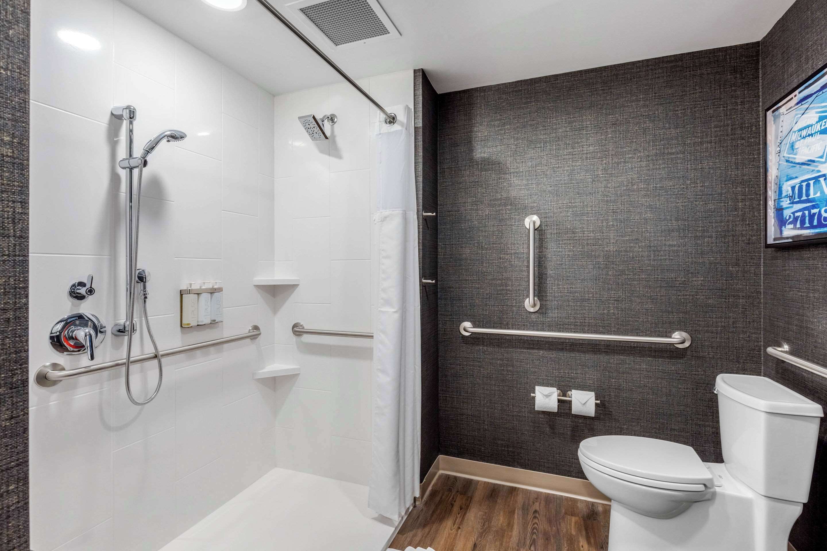 1 bedroom, premium bedding, in-room safe, desk