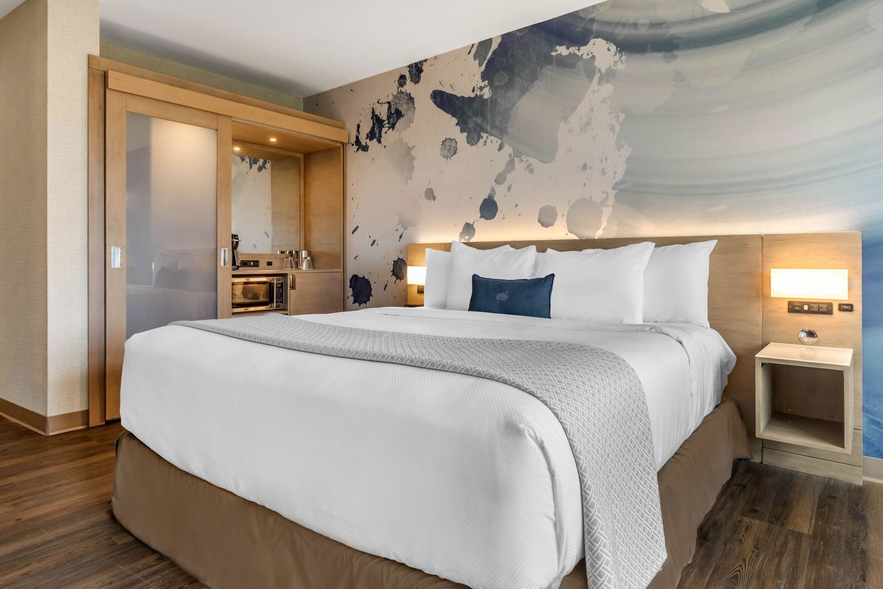 1 bedroom, premium bedding, in-room safe, desk