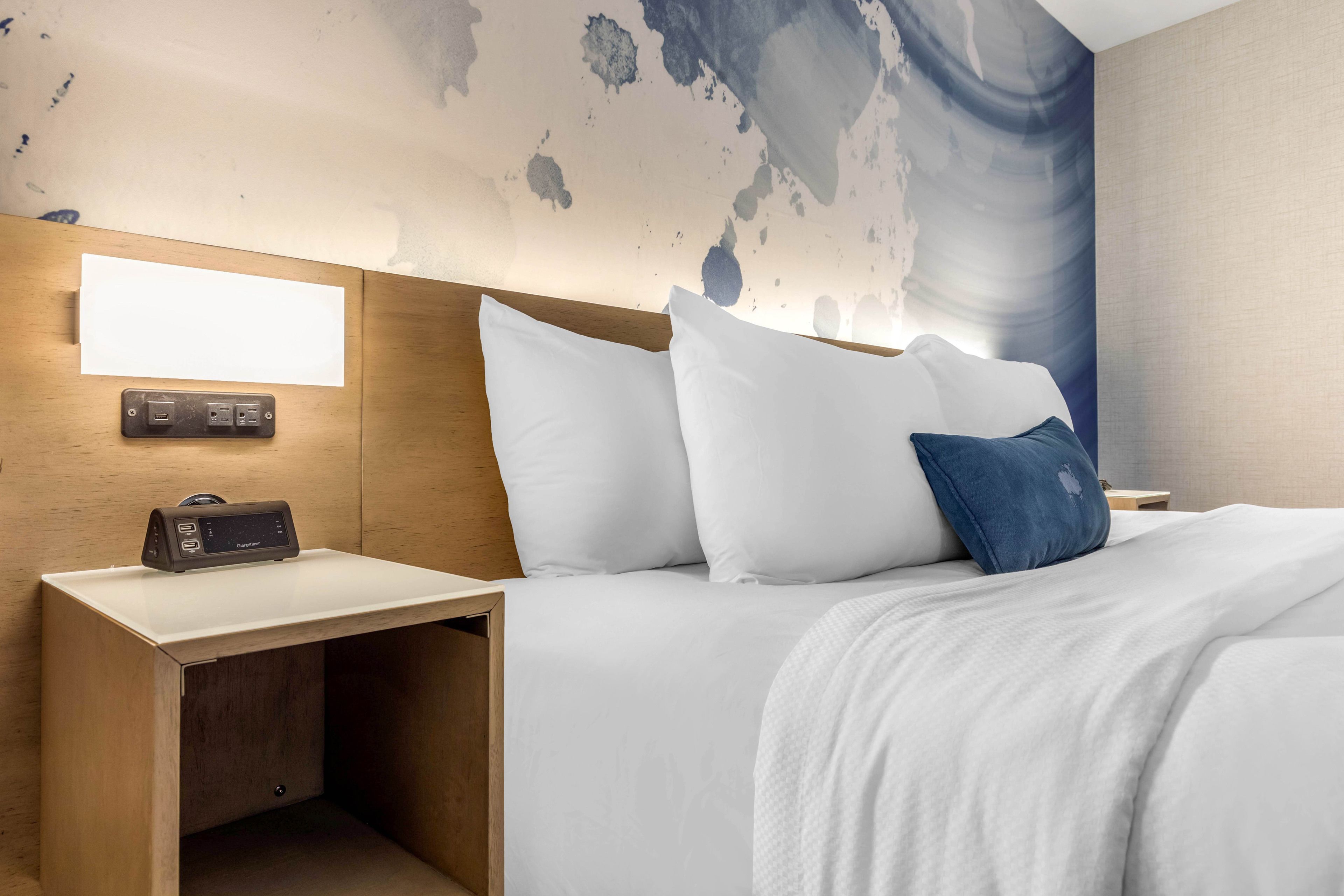 1 bedroom, premium bedding, in-room safe, desk