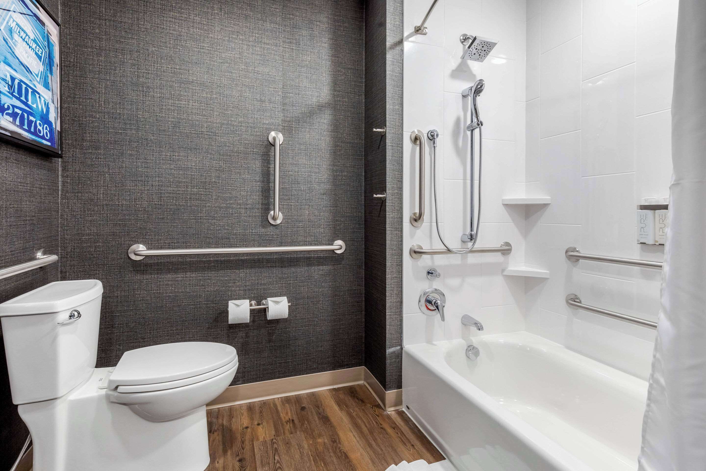 1 bedroom, premium bedding, in-room safe, desk