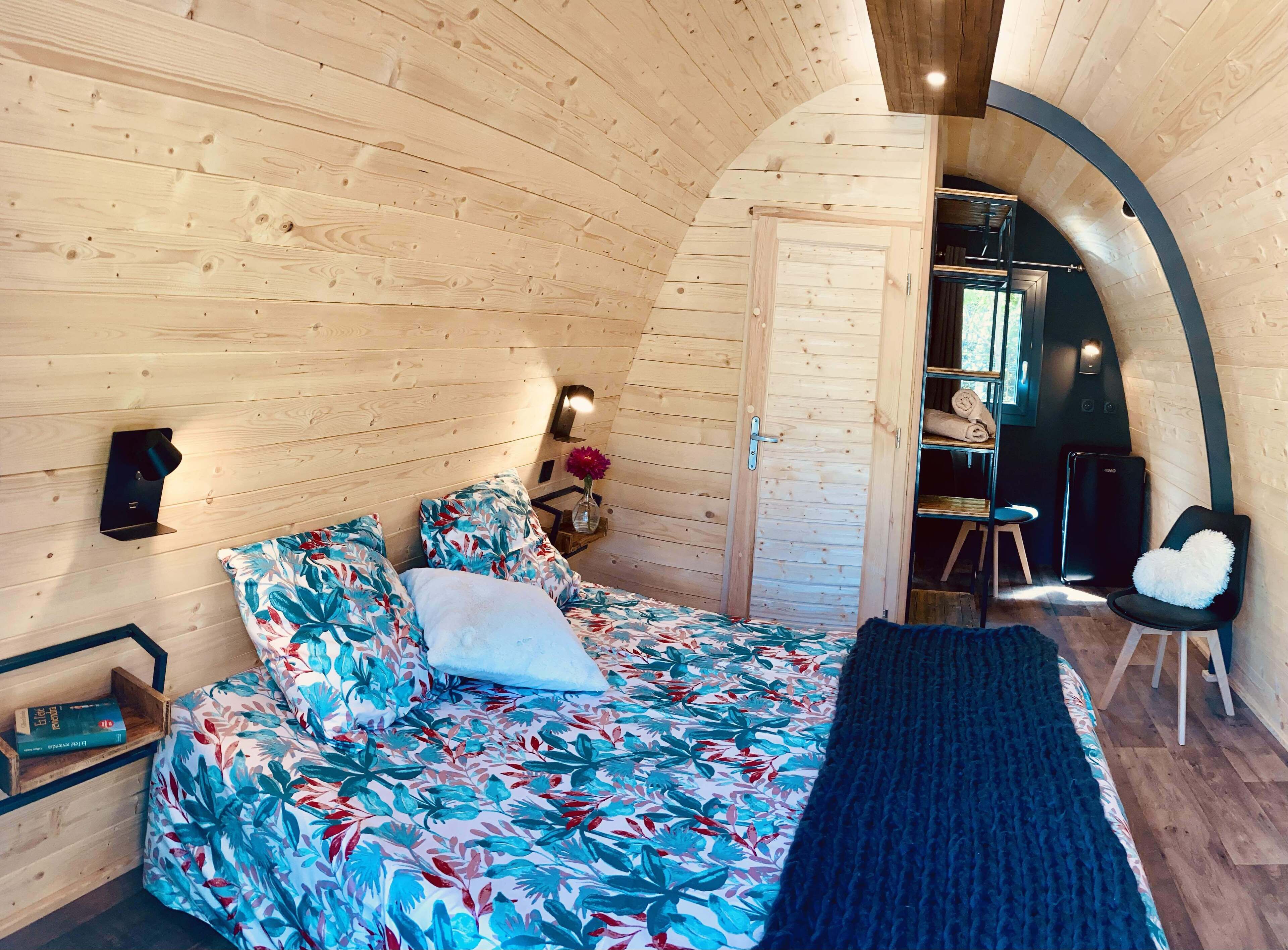 Double Room, 1 Queen Bed, Non Smoking, Private Bathroom | Individually furnished, soundproofing, bed sheets