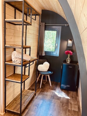 Double Room, 1 Queen Bed, Non Smoking, Private Bathroom | Individually furnished, soundproofing, bed sheets