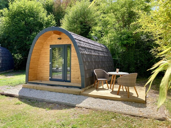 Double Room, 1 Queen Bed, Non Smoking, Private Bathroom | Individually furnished, soundproofing, bed sheets