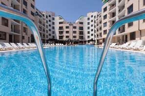 Exterior - One Bedroom Apartment with Balcony in Avalon Complex (Sunny Beach)