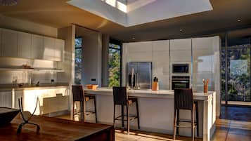 Luxury House, Multiple Beds, Non Smoking, Ocean View | Private kitchen | Fridge, microwave, oven, coffee/tea maker