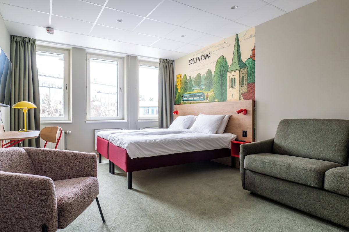 Good Morning Twin Room | โต๊ะทำงาน, พื้นที่ทำงานแบบใช้แล็ปท็อป, เปล/เตียงเด็กอ่อน (ฟรี)