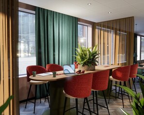 ฝ่ายต้อนรับ