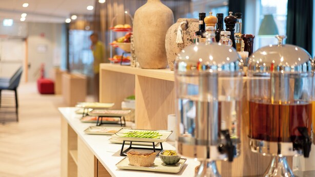 A buffet setup with various dishes and beverages. - Good Morning Sollentuna (Sollentuna)