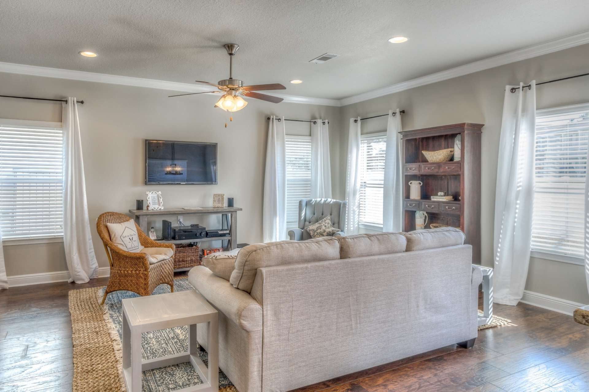 Bike to Beach,30A, & Rosemary! *Golf Cart! Beautifully Updated Inlet Beach Home!