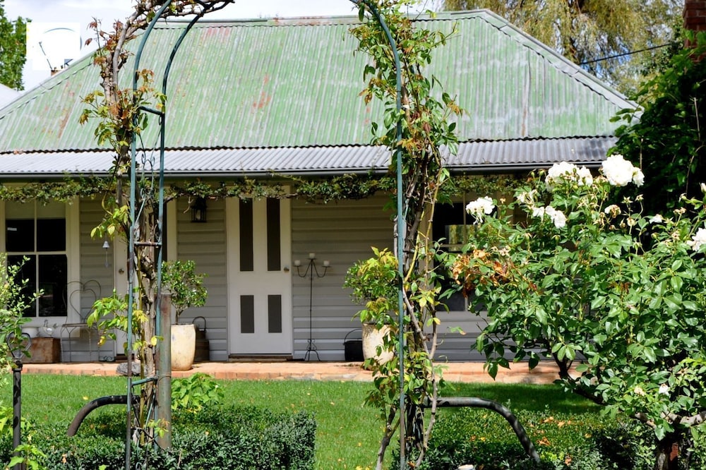 Drayshed Cottage -Romantic Country Getaway