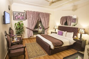 Executive Room, 1 Queen Bed, Non Smoking, Mountain View | Living room - MURREE (Murree)