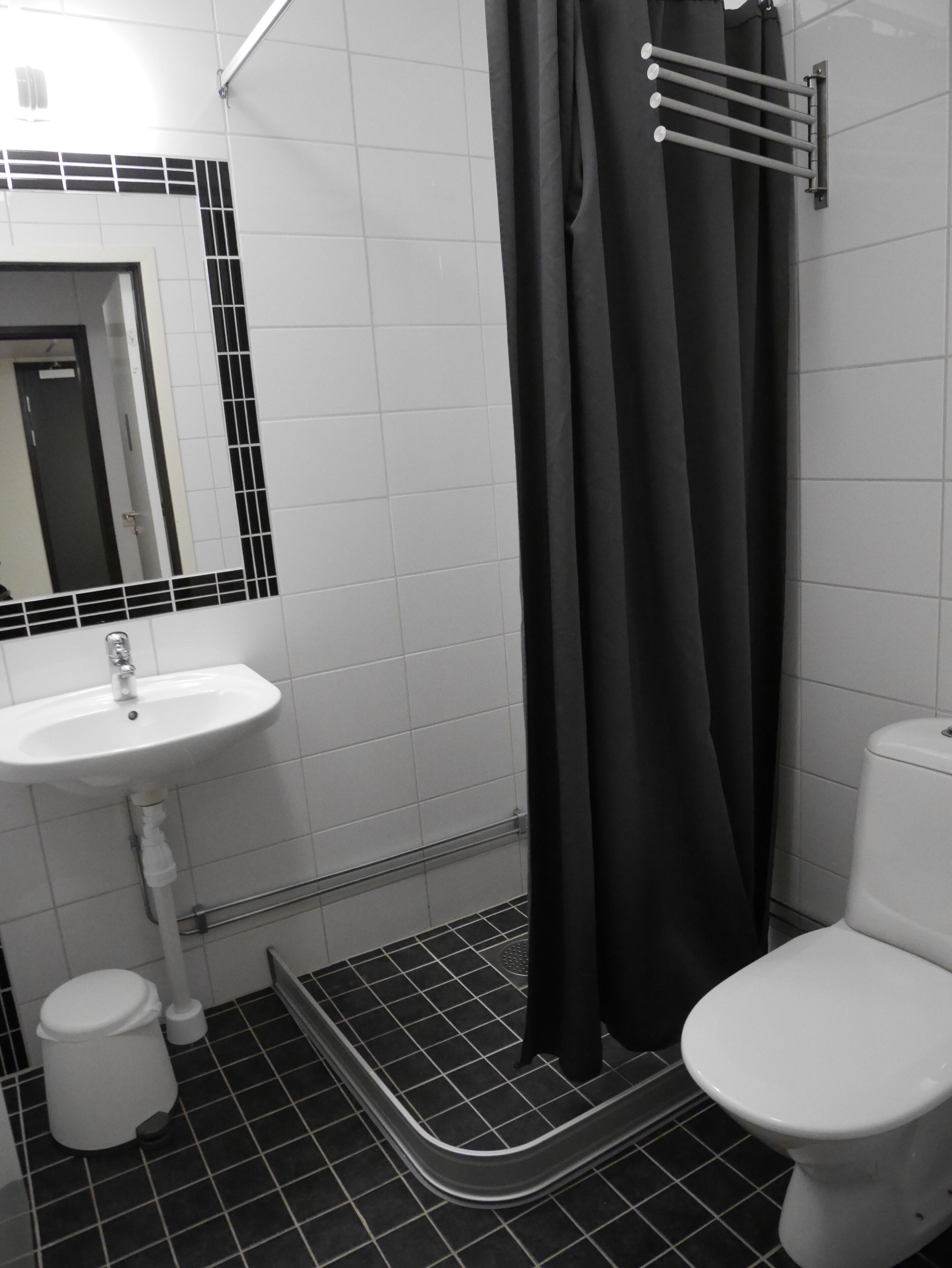 四人房 | 浴室 | 淋浴设施、毛巾