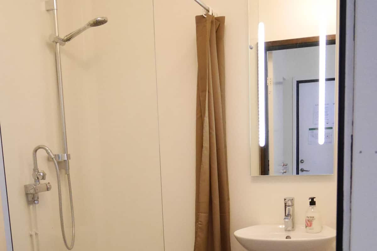 Bathroom | Shower, towels