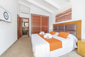 3 dormitorios, tabla de planchar con plancha, wifi gratis y ropa de cama