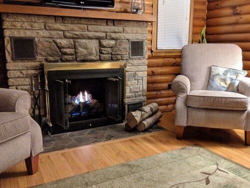 VINTAGE COTTAGE NEAR LAKE EDINBORO