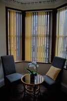 Ropa de cama de alta calidad, escritorio y cortinas blackout 