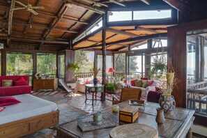 TV, fireplace, DVD player - AMORE RENTALS -Villa Era with Swimming Pool, Sea View, Terraces and Parking (Positano)