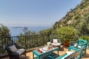 Terrace/patio - AMORE RENTALS -Villa Era with Swimming Pool, Sea View, Terraces and Parking (Positano)