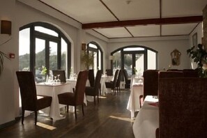 Free daily English breakfast  - The Old Ferry Inn (Fowey)