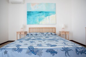 3 habitaciones, tabla de planchar con plancha, wifi y ropa de cama 