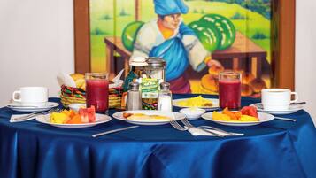 Ilmainen päivittäinen mannermainen aamiainen