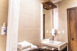Standard Double Room, Non Smoking, Courtyard View | Bathroom