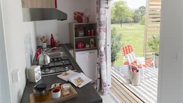 Cottage, 2 Bedrooms, Terrace (Adriatic) | Private kitchen | Microwave, stovetop, espresso maker, electric kettle