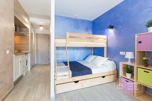 1 slaapkamer, een strijkplank/strijkijzer, wifi, beddengoed