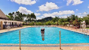 Outdoor pool - Forest Park Resort (Buloba)