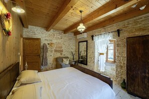 3 bedrooms, iron/ironing board, WiFi, bed sheets - Holiday house Luca * private garden, covered terrace, BBQ, free WiFi (Barban)