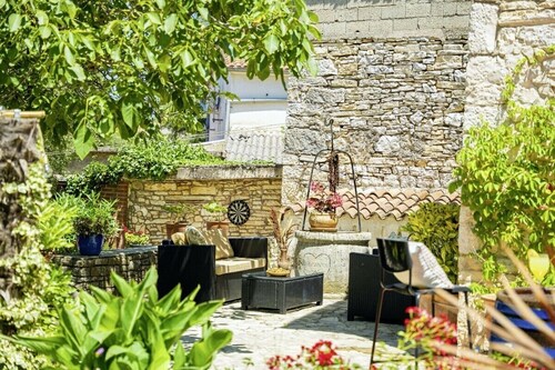 Holiday house Luca * private garden, covered terrace, BBQ, free WiFi