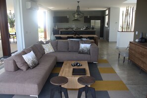 Maison luxueuse, Plusieurs lits, non-fumeur, vue sur l’océan | Aire de séjour | Téléviseur connecté, Netflix