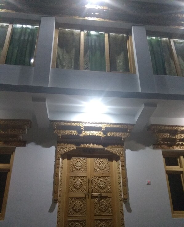 Mặt tiền nơi lưu trú