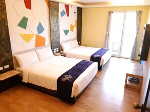 Superior-Vierbettzimmer, 2 Doppelbetten, Nichtraucher, Bergblick | Schreibtisch, schallisolierte Zimmer, Zustellbetten, kostenloses WLAN