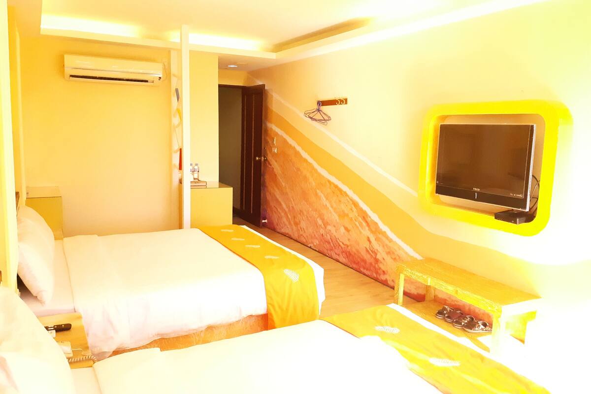 Desk, soundproofing, rollaway beds, free WiFi