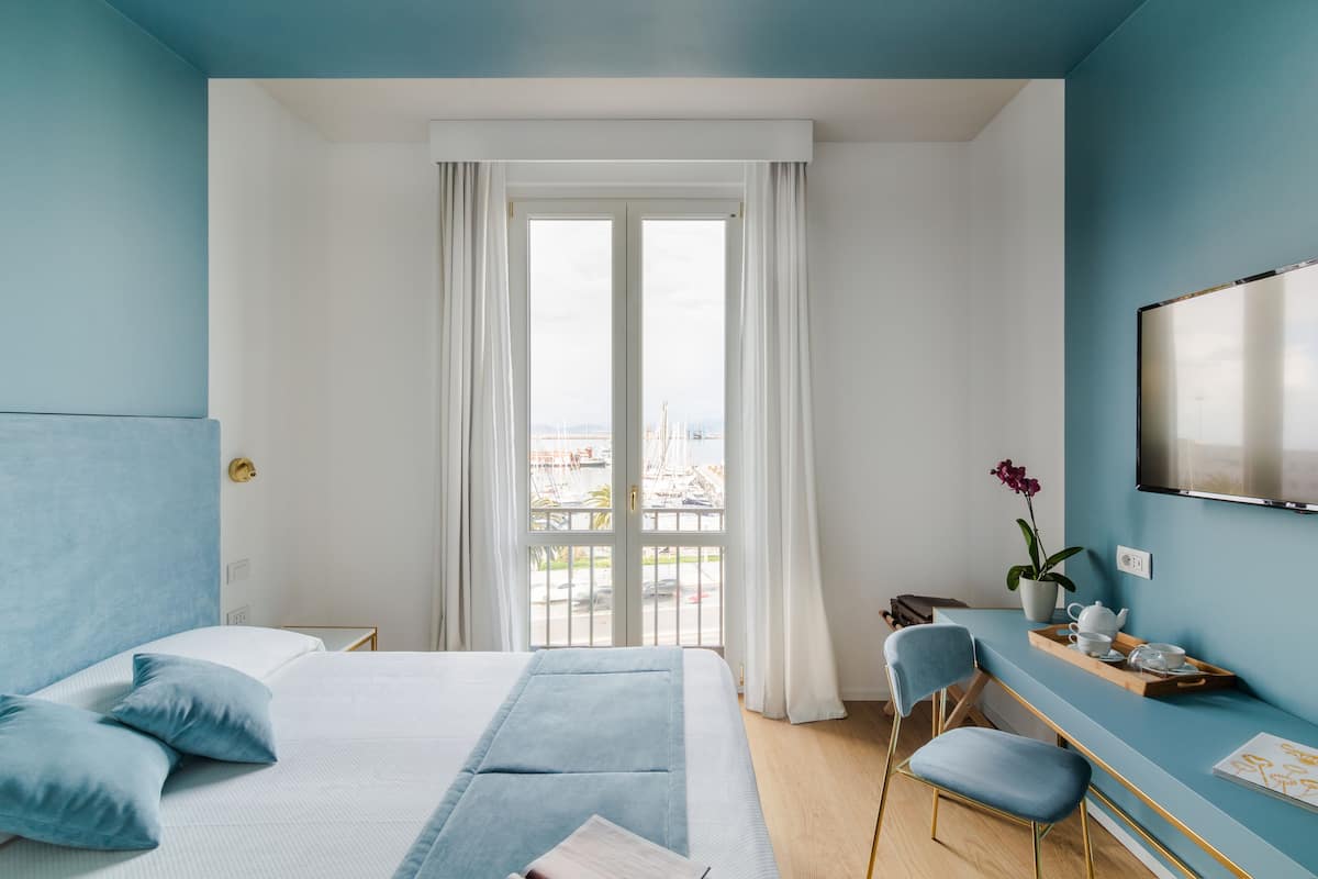 Chambre Design Double ou avec lits jumeaux, vue mer | 1 chambre, couette en duvet d'oie, matelas mémoire de forme, minibar
