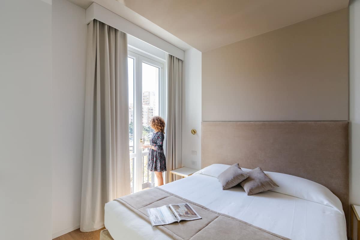 1 chambre, couette en duvet d'oie, matelas mémoire de forme, minibar