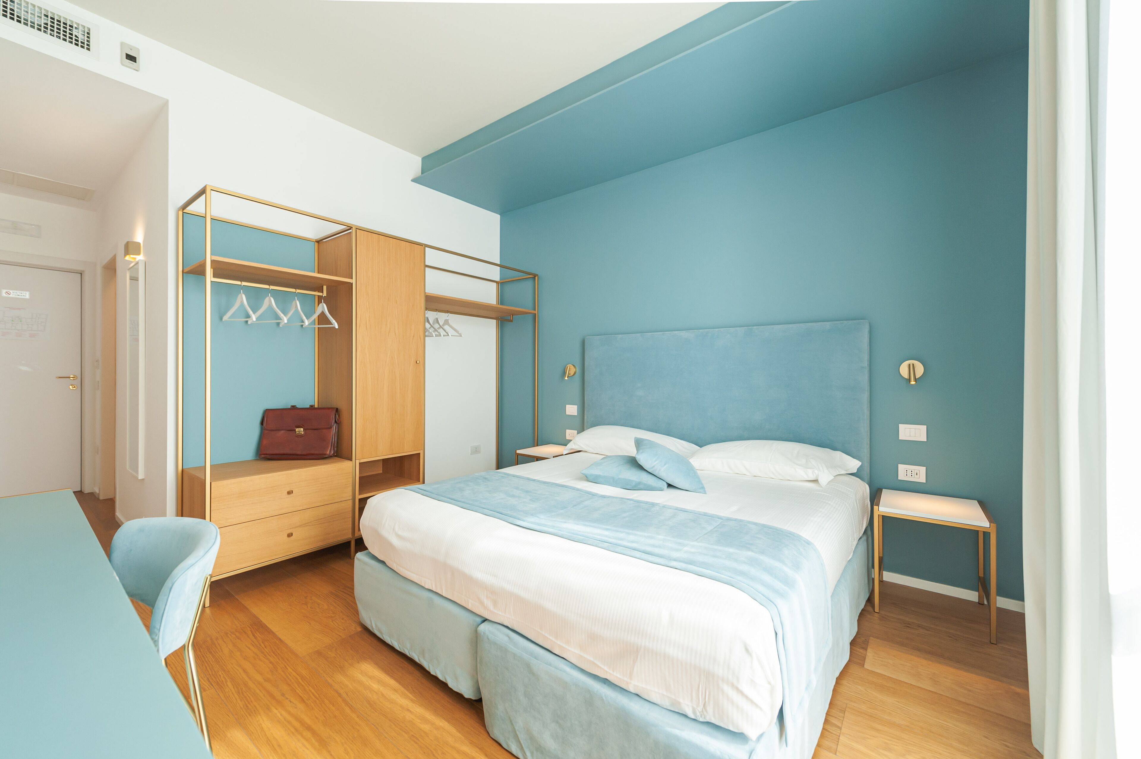 华丽双人房或双床房, 部分海景 | 羽绒被、记忆海绵床垫、迷你吧、客房内保险箱