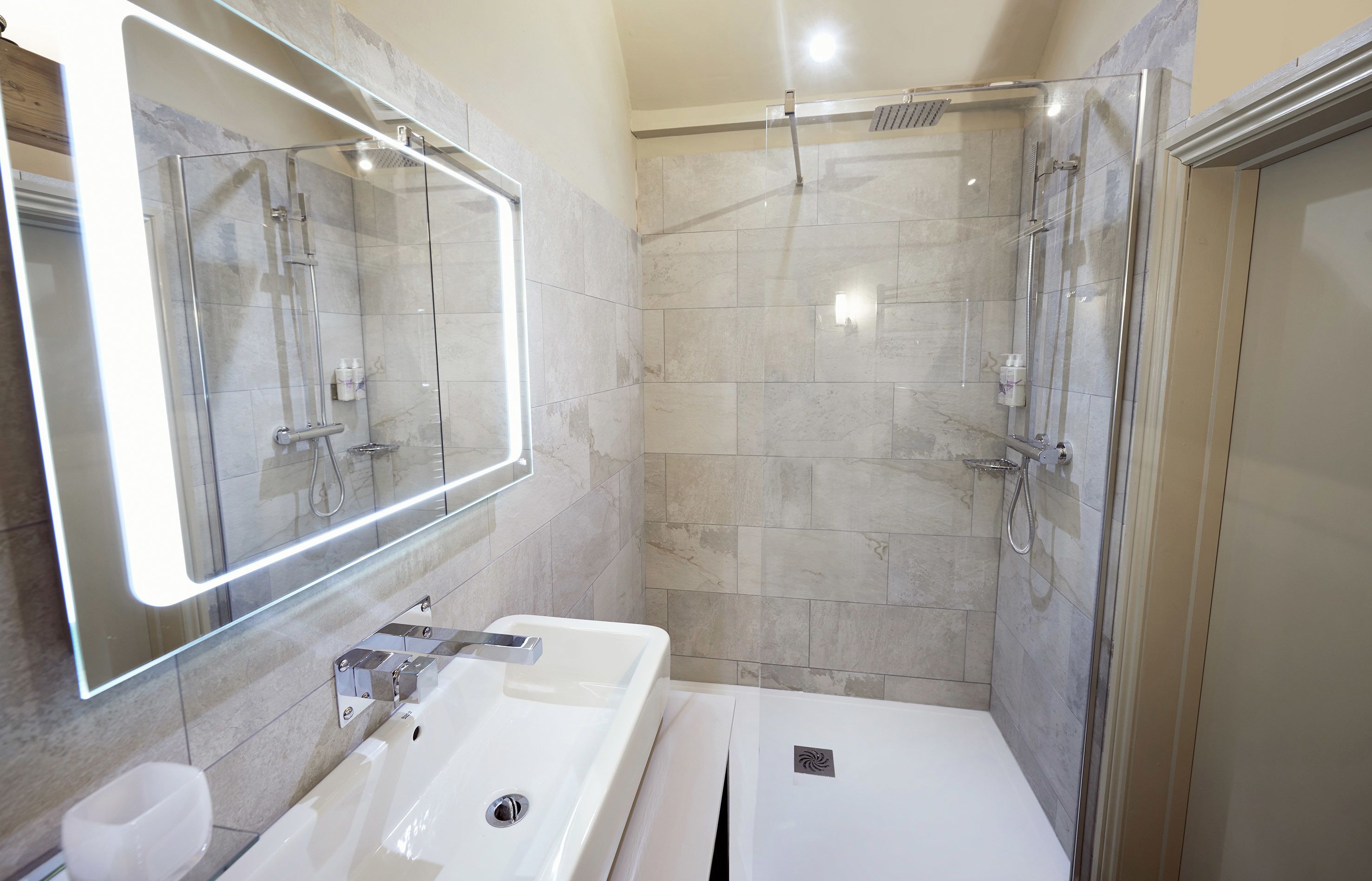 Shower kamar mandi
