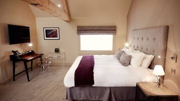 Family Room (Balfour Suite) | Premium bedding, individually decorated, individually furnished, desk