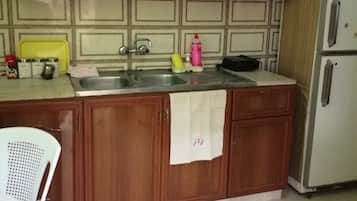 Basic Apartment | Private kitchen | Fridge, microwave, oven, stovetop