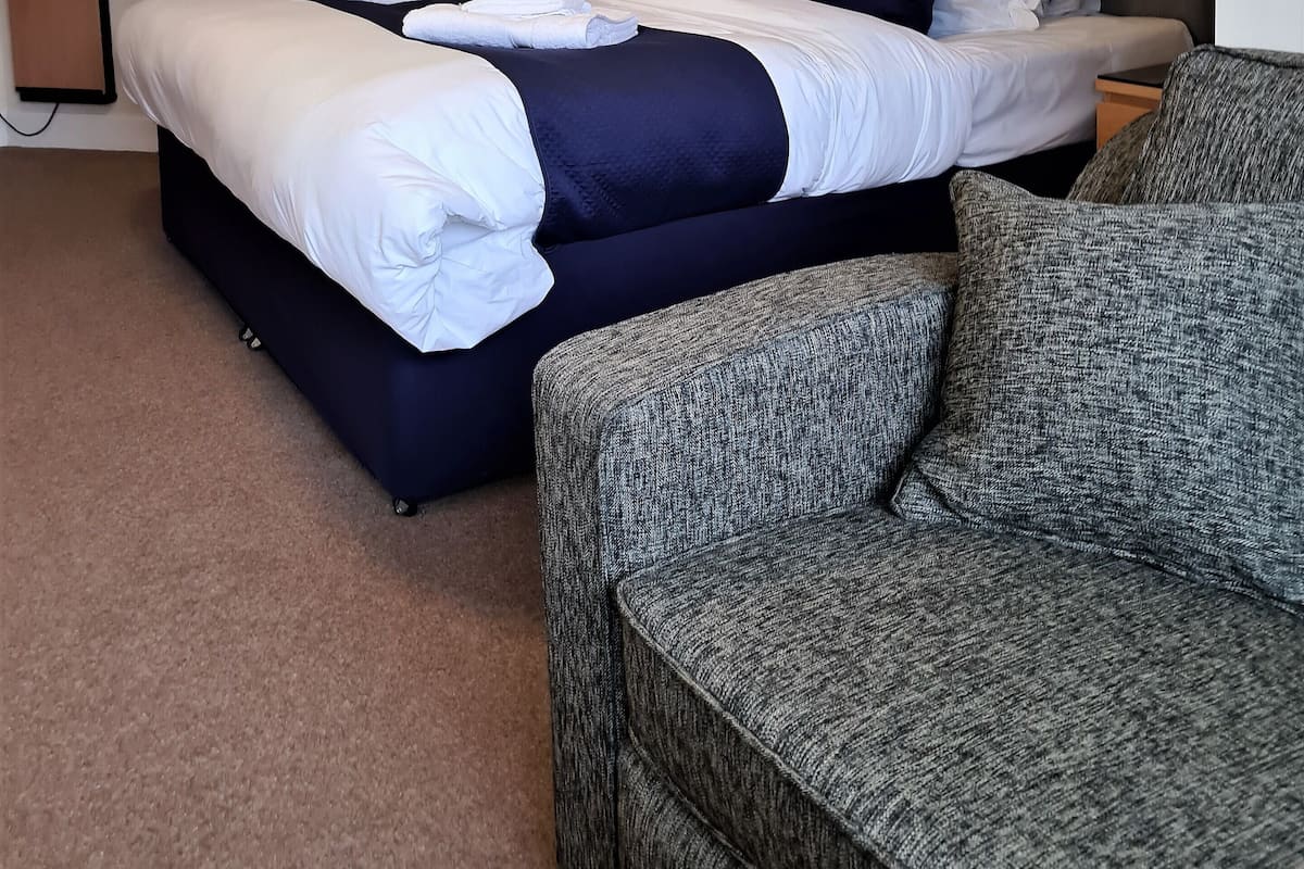 deluxe double room, 1 king bed, private bathroom | 1 bedroom, desk, soundproofing, free wifi