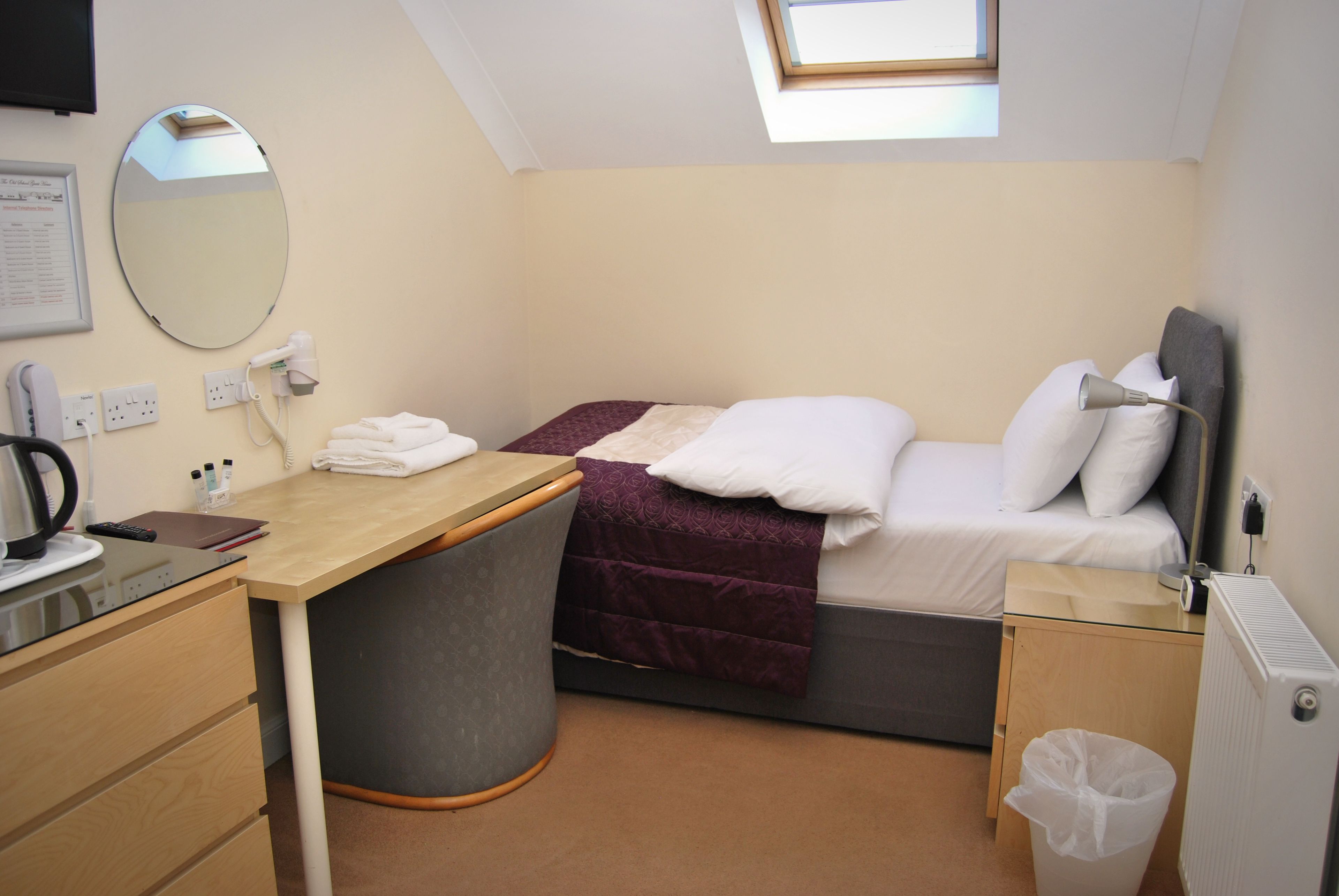 single room, shared bathroom | 1 bedroom, desk, soundproofing, free wifi