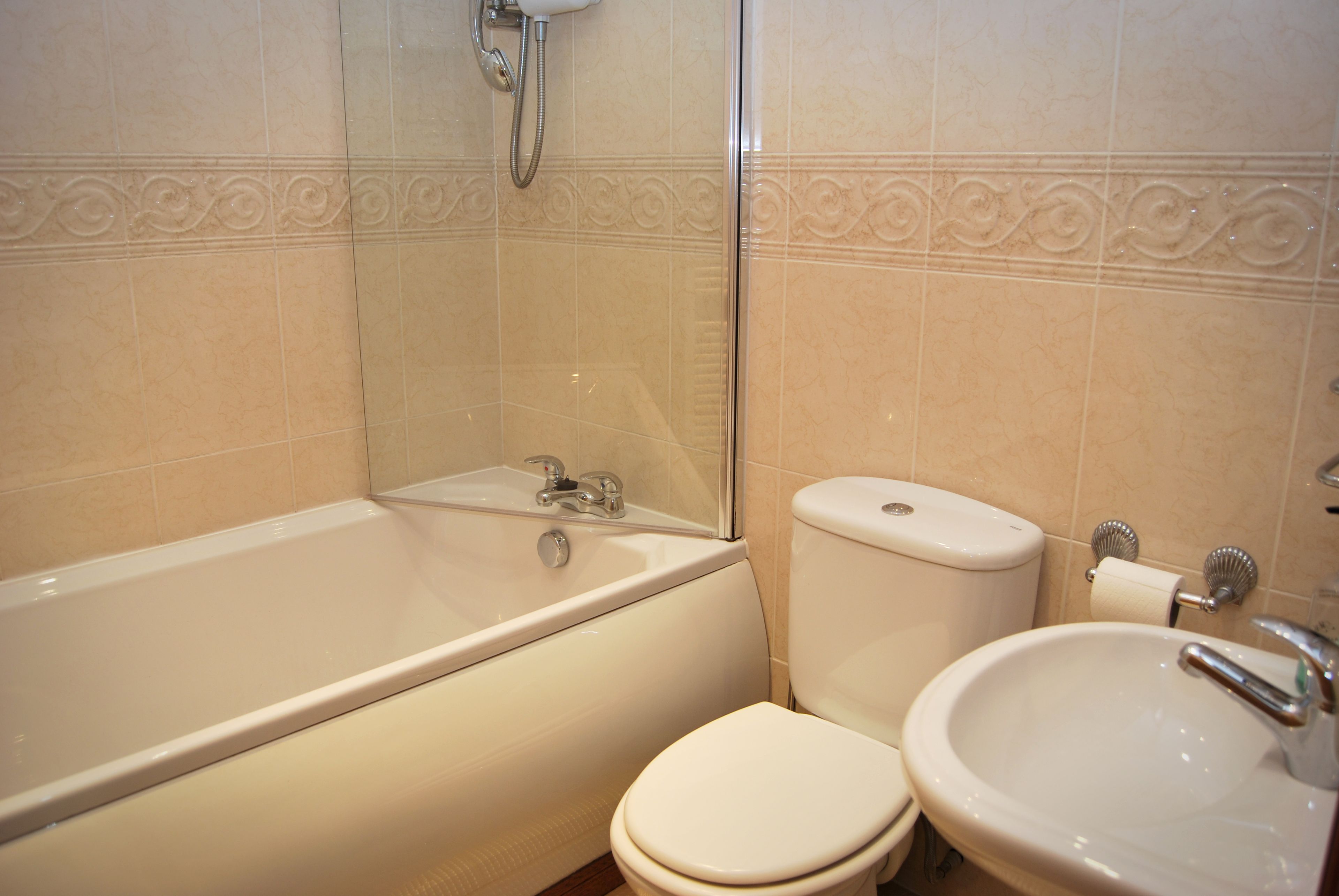 single room, shared bathroom | bathroom | free toiletries, hair dryer, towels