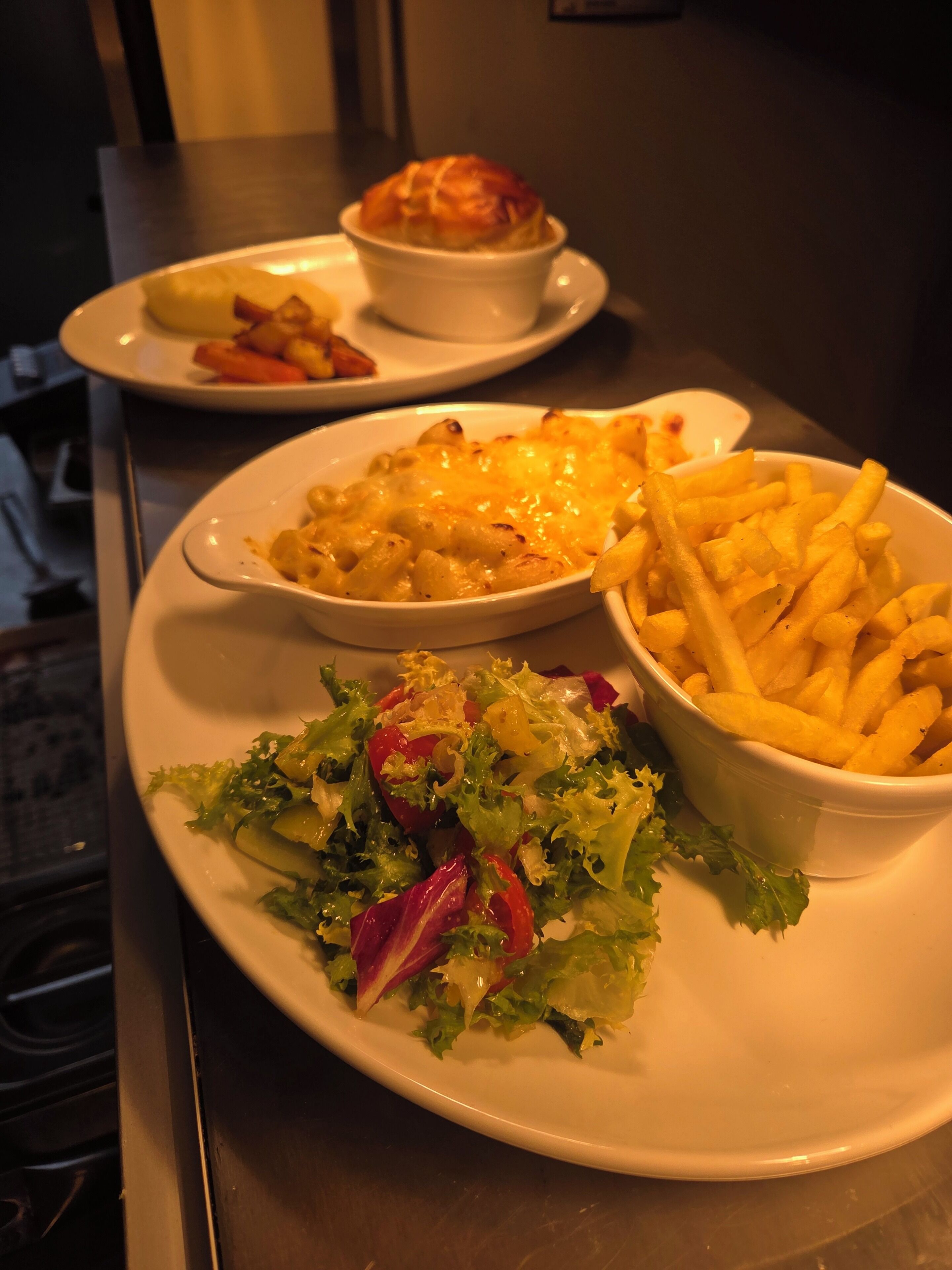 breakfast, lunch and brunch served